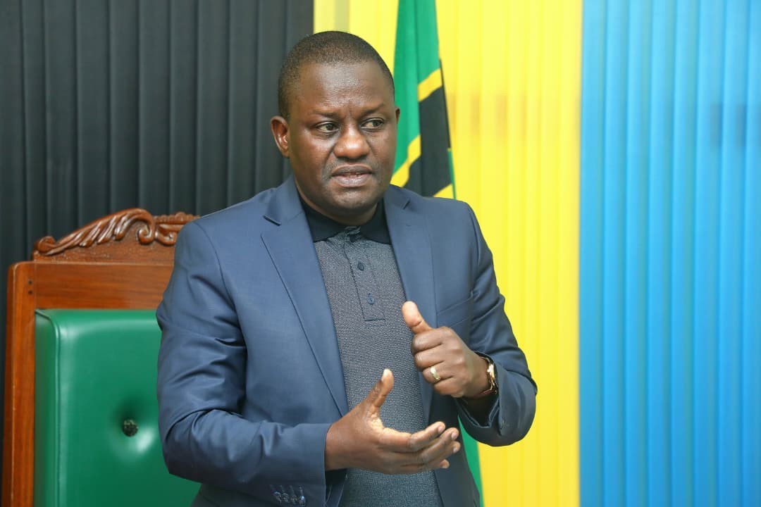 <p>Naibu Katibu Mkuu wa Wizara ya Mambo ya Ndani ya Nchi, Dkt. Franklin Jasson Rwezimula, amefanya ziara ya kwanza ya kujitambulisha katika Makao Makuu ya Jeshi la Magereza jijini Dodoma na kufanya kikao kazi na viongozi wa jeshi hilo.</p>